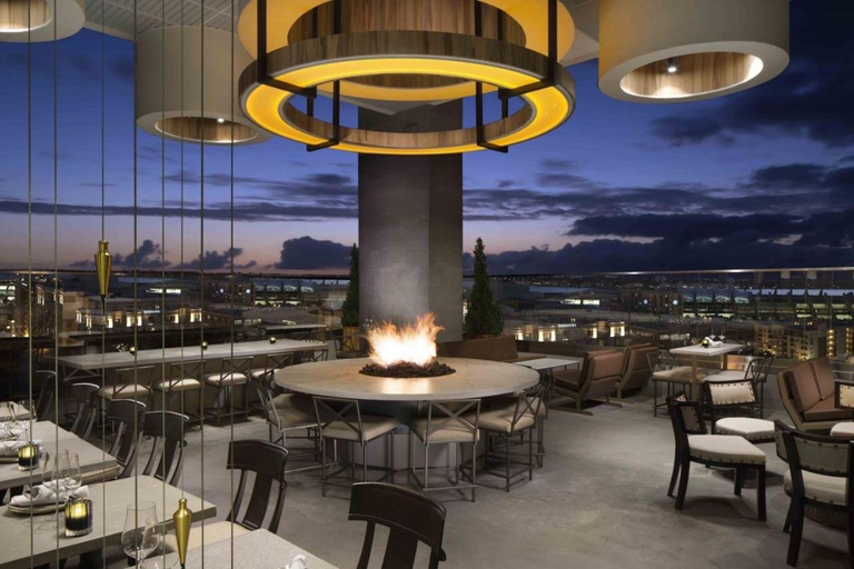 Food & Drinks 4, Loft Suite Walk to Conv Center Free Parking, San Diego