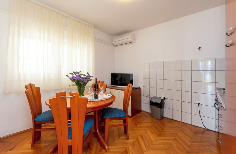 Others 3, Apartments Marino, Omiš