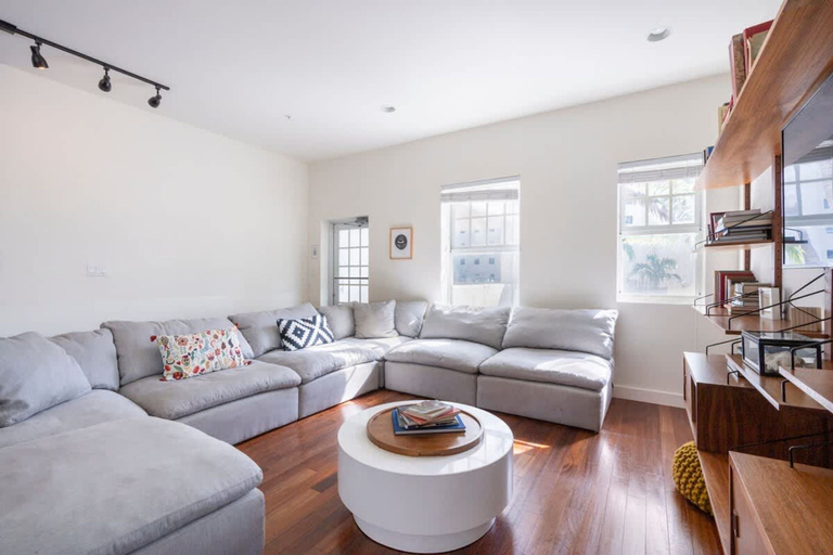 Room 5, 4-bedroom Gem Sleeps 10 Best Value in Sobe, Miami-Dade