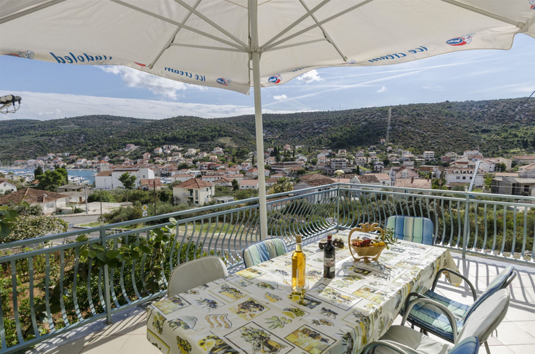 Food & Drinks, Apartments Bilo, Marina