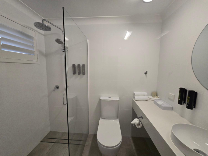 Bathroom 4, Best Western Parkside Motor Inn, Coffs Harbour - Pt A