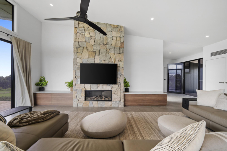 Separate living room, Scenic House with Private Yard & BBQ Area, Gold Coast