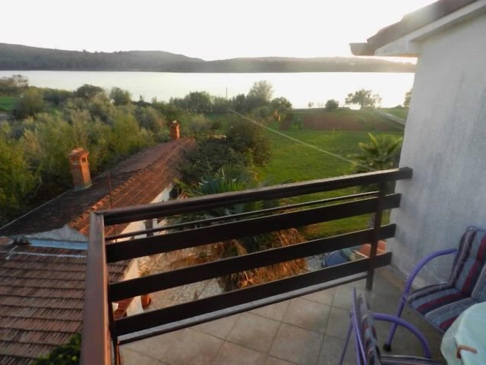 Others 4, Apartments and Rooms Ana, Medulin