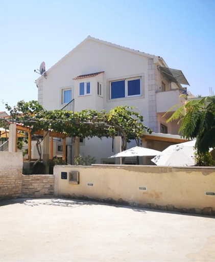 Exterior & Views 2, Apartments Natasa, Supetar