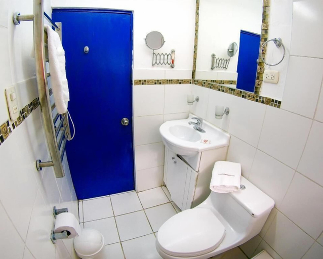 Bathroom 5, Flying Dog Hostel Cusco, Cusco