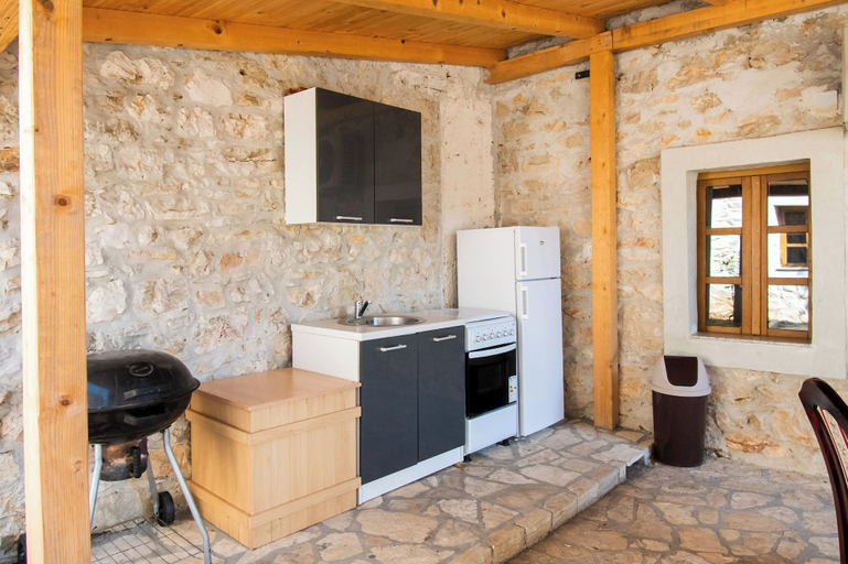 Private kitchen 3, House Stone Curlew 1, Polača