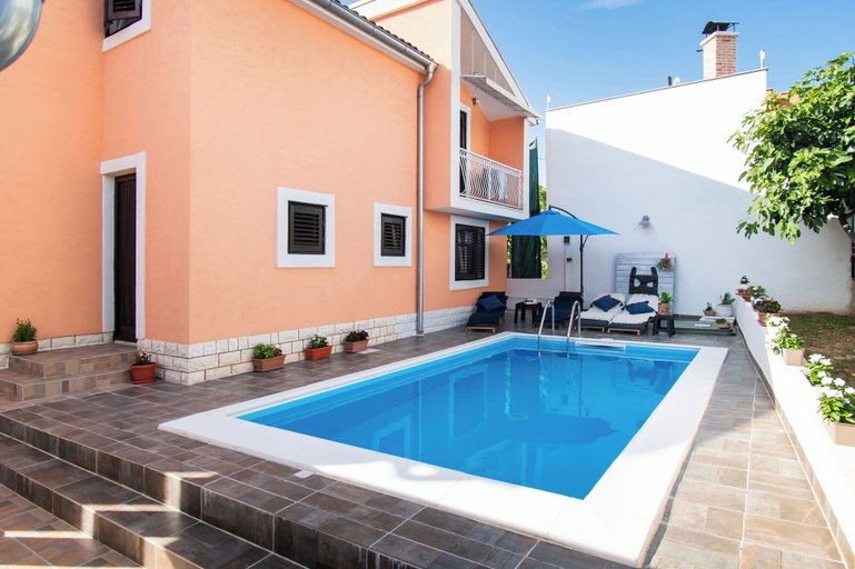 Sport & Beauty 5, Apartments and Room Agiss With Pool, Vodice