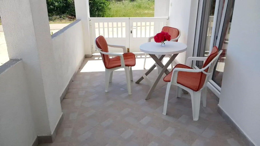 Others 5, Apartments Ivica, Vir