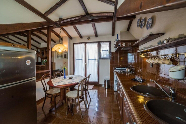 Food & Drinks, Apartments Ela, Sutivan