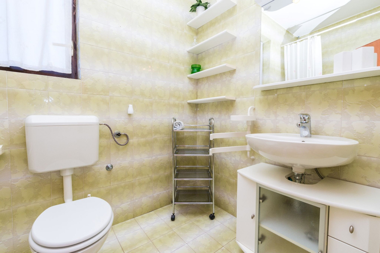 Bathroom 5, House Oleander, Sukošan