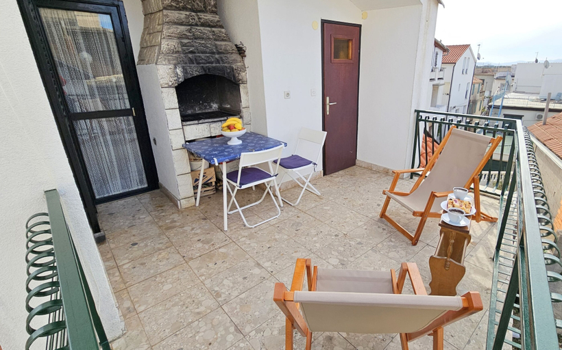 BBQ/picnic area 4, House Brunac With Parking, Vodice
