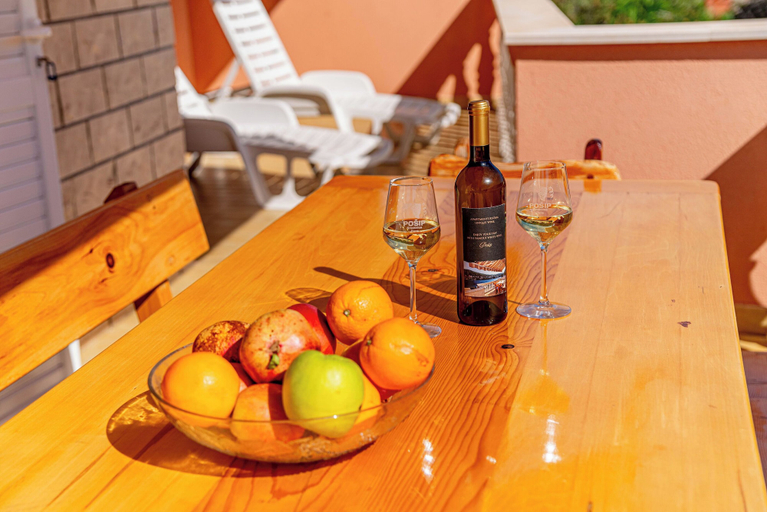 Food & Drinks 4, Apartments Vesna, Blato