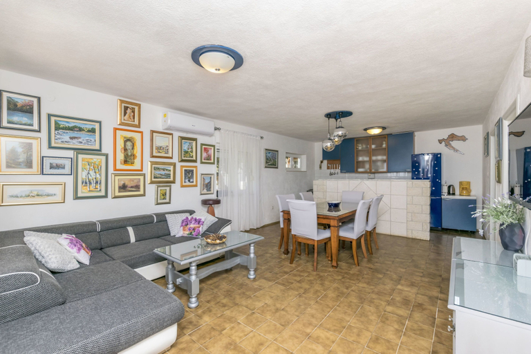 Others 4, Apartments Slavomir, Okrug