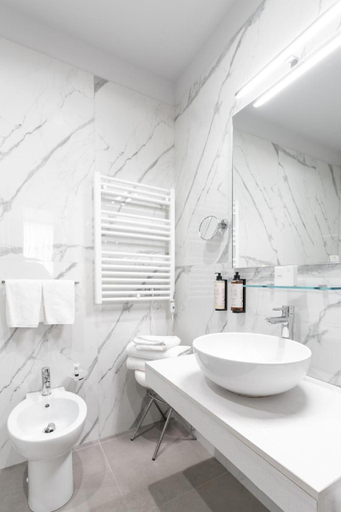 Bathroom 4, Kursaal & Ausonia, Florence