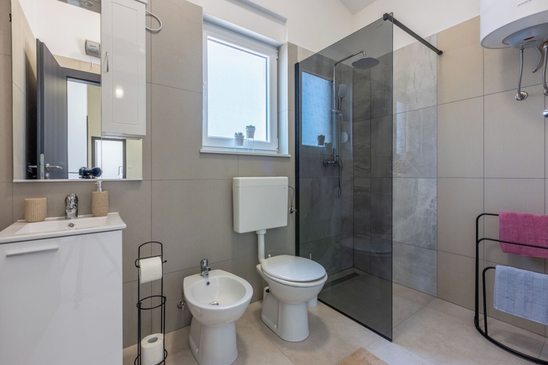 Bathroom 3, Villa Deluxe, Raša