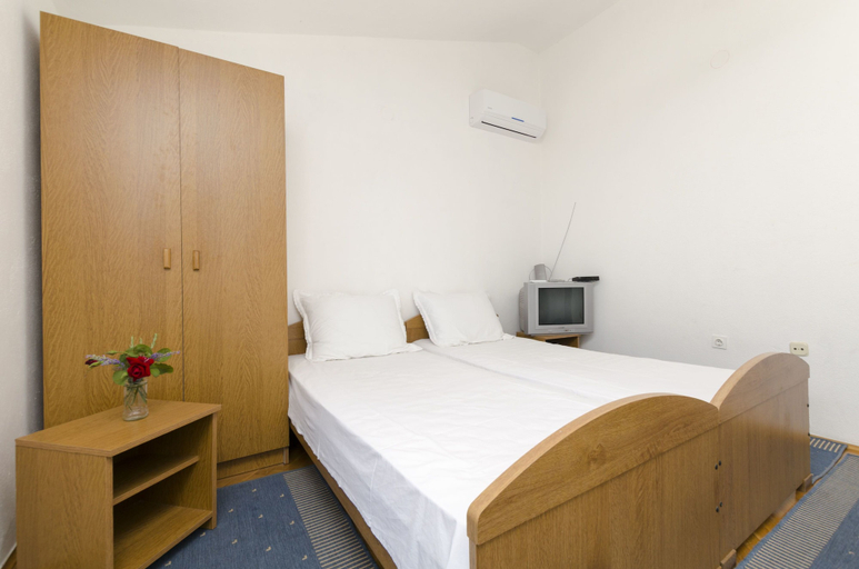 Bedroom 4, Apartments Mirko, Okrug