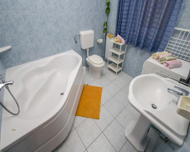 Bathroom 3, Apartment More, Postira