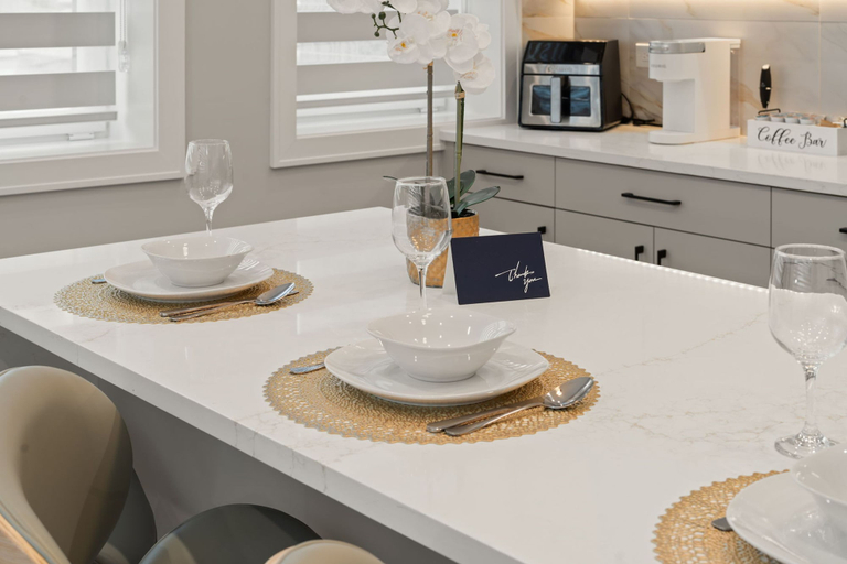 Room 2, New Building in Med District - Modern 2bed 2bath, Cook