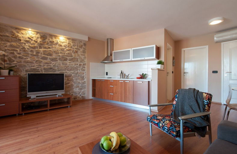 Others 4, Apartments Ivan, Preko