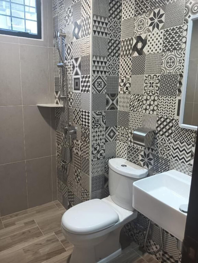 Bathroom 4, Karasky Hotel, Seberang Perai Selatan
