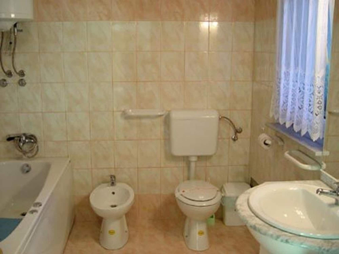 Bathroom 3, Apartment Mladen, Pula