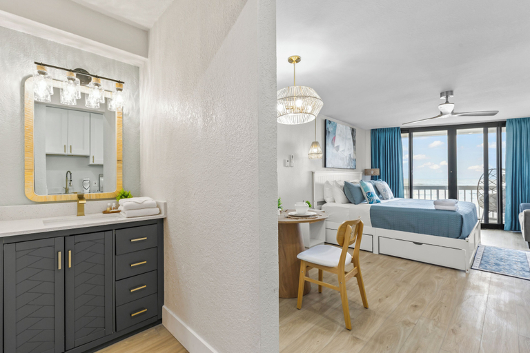 Room 1, Ocean Breeze Resort, Volusia