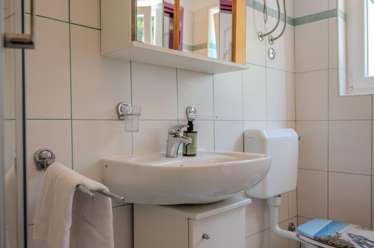 Bathroom 3, Apartments Alex, Raša