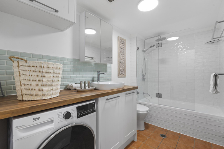 Clothes dryer, Bright 1-Bed Apartment in Fortitude Valley, Fortitude Valley