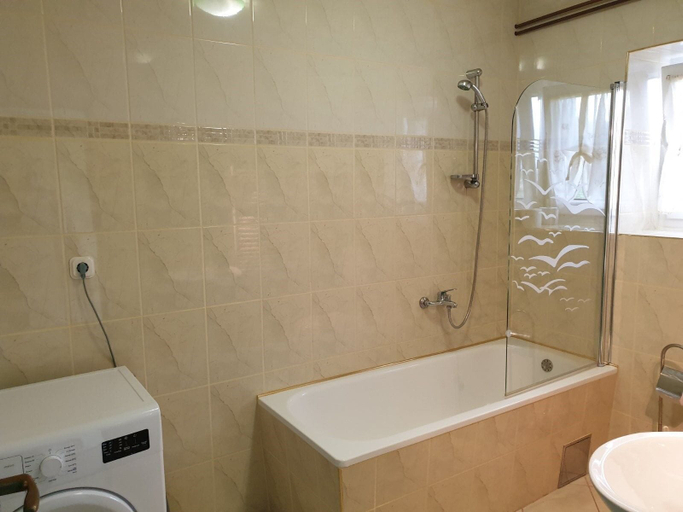 Bathroom 3, House Roza, Otočac