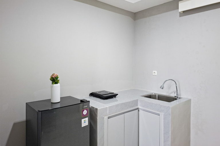 Others 5, Classic and Homey Gray Studio at Apartment The Ayoma By Travelio, South Tangerang