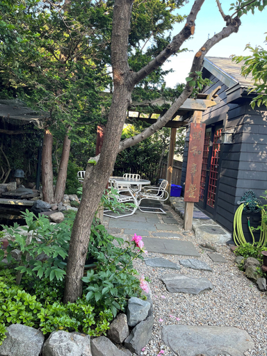 Outdoor dining, Zen vacation in historic Marblehead, Essex