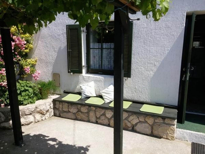 Courtyard 3, House Viskic, Lopar/Supetarska Draga