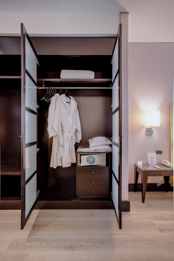 Bedroom 3, Hotel Nord, Lodi