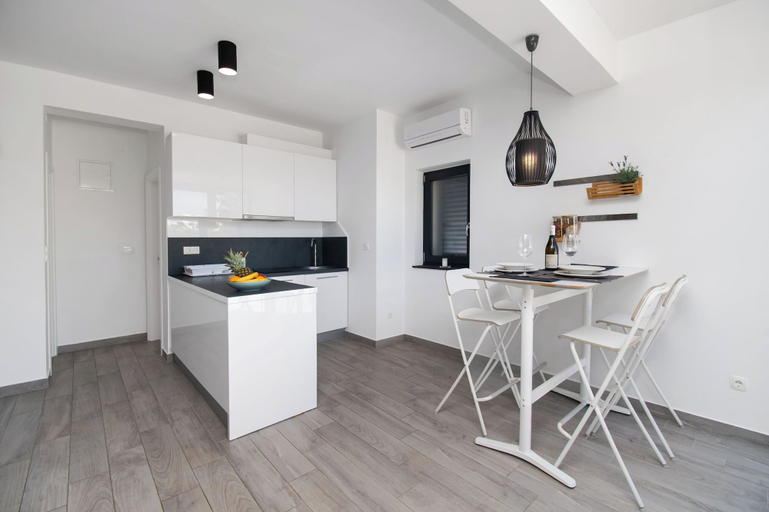 Others 5, Apartments Slavica, Vodice