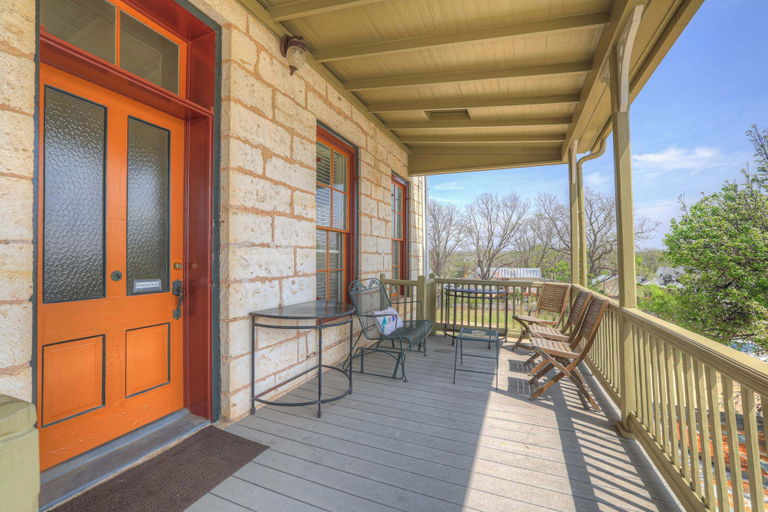 Primary image, Two Suite Getaway With Balcony Overlooking Main St, Gillespie