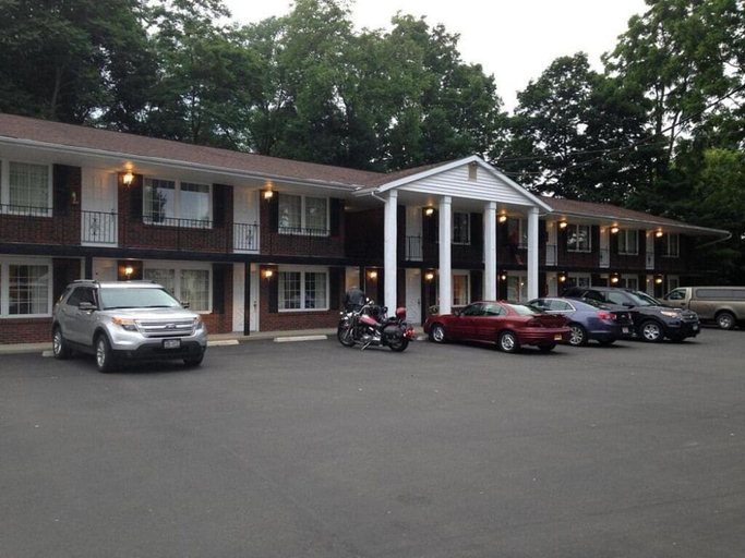 Exterior, Coachman Motor Lodge, Chemung