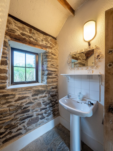 Bathroom 5, Ventry Farm Cottages