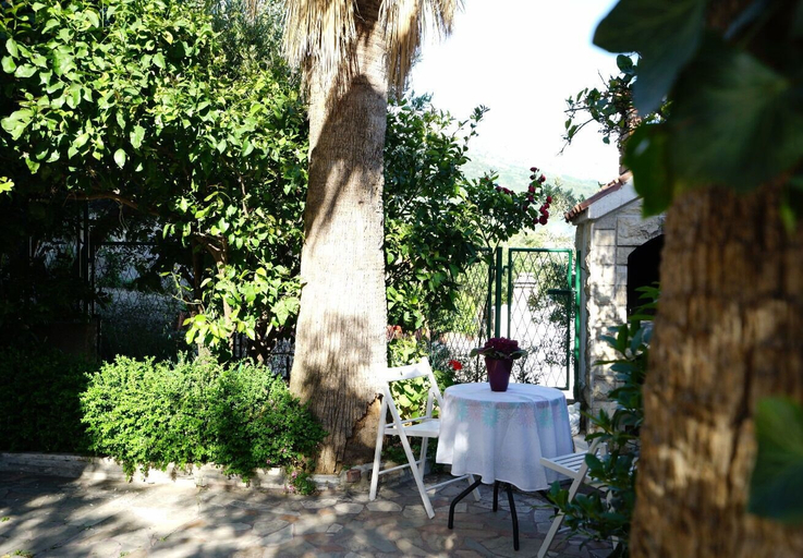 Courtyard 2, Apartment Marija, Podstrana