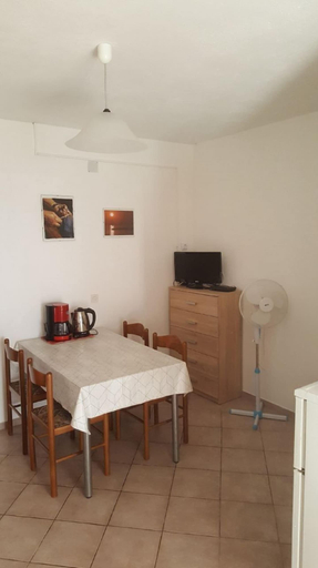 Others 4, Apartments Pere, Povljane