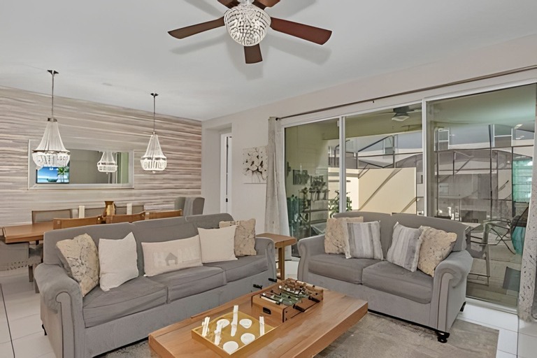 Living area 2, Luxury 5-bed Home With Private Splash Pool, Osceola