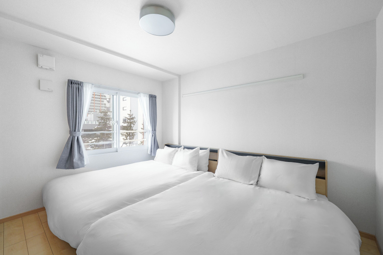 Room 5, E-US NAEBO STATION 207, Sapporo