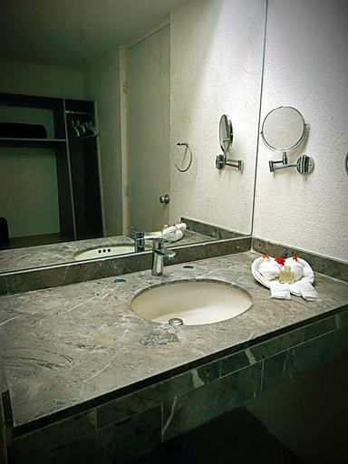 Bathroom 4, Hotel Plaza Palenque, Palenque