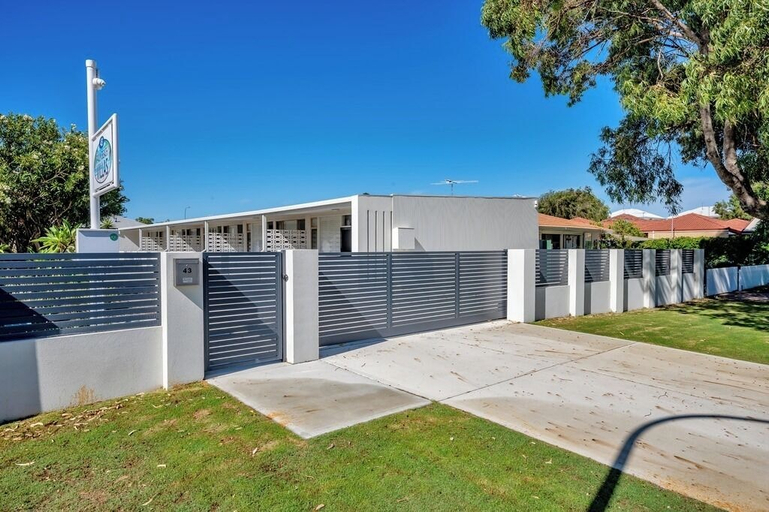 Exterior 5, Palm Beach Villas, Rockingham