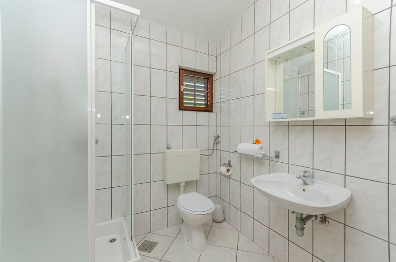 Bathroom 5, Apartments Sklopina, Starigrad