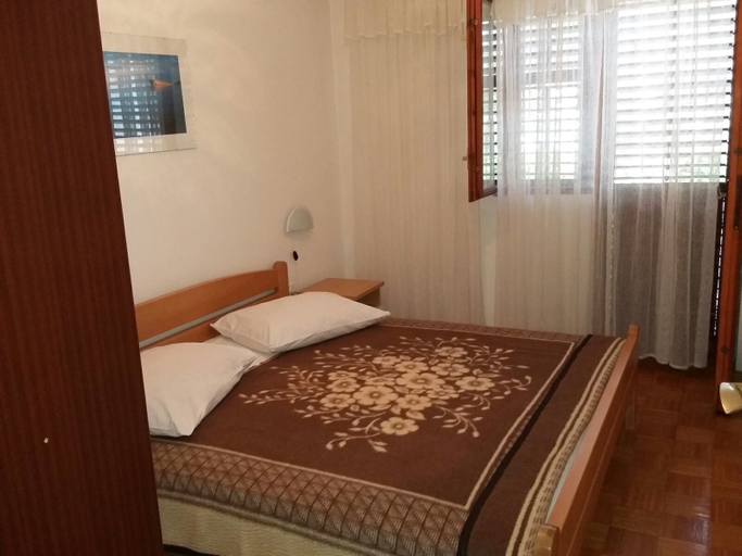 Bedroom 2, Apartments Pere, Povljane