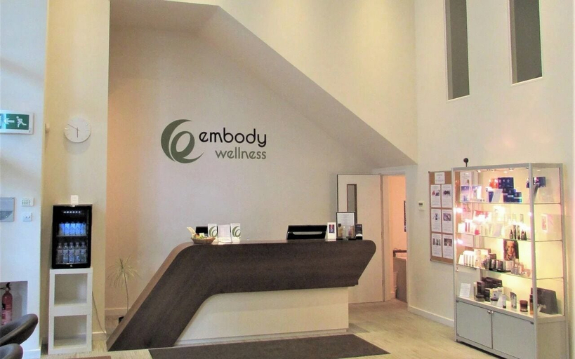 Spa, Deluxe Two-Bedroom Vauxhall Apartment, London