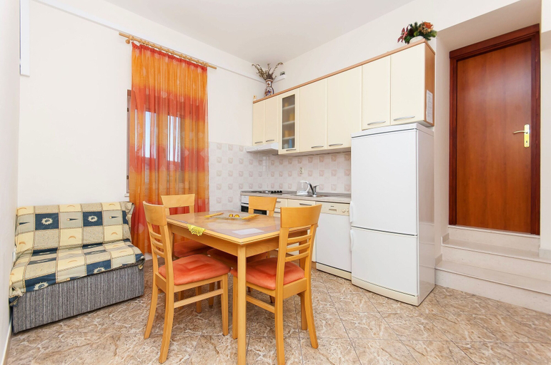 Others 4, Apartments Brane, Postira