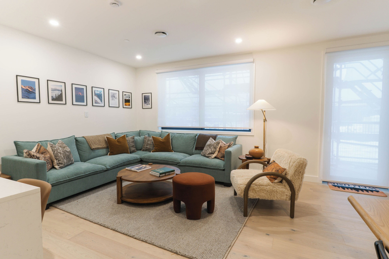 Living area 5, Max Send, Columbia-Shuswap