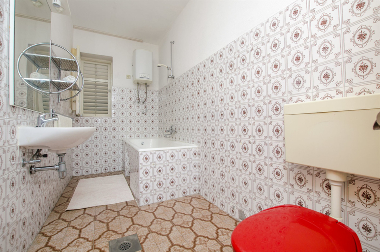 Others 3, Apartments Anka 20m From the Beach, Dugi Rat