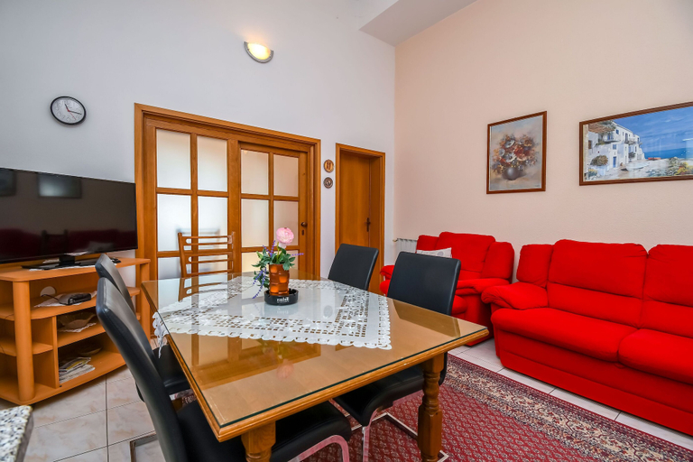 Others 5, Apartments Vesna, Seget